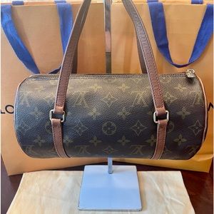 SOLD ❌❌Authentic Louis Vuitton Papillon 26